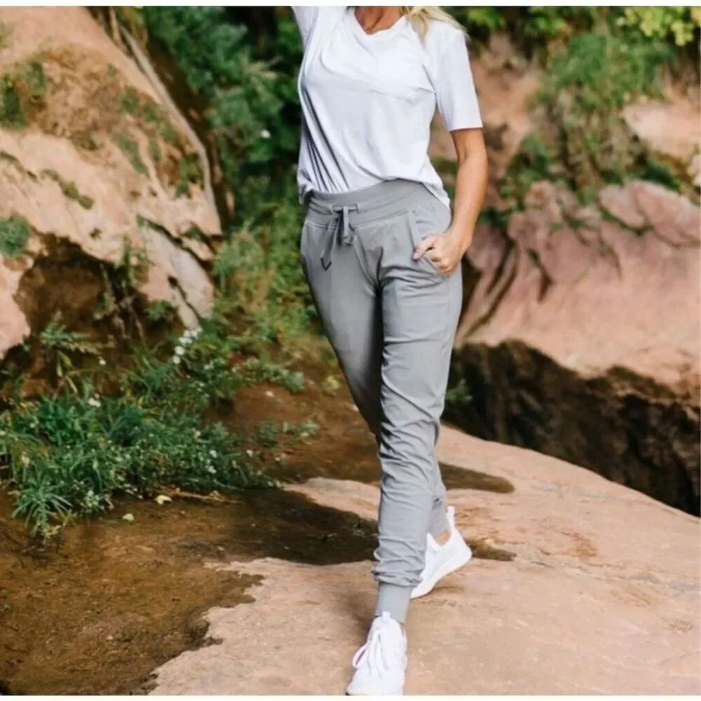 Zyia Ascend light gray XS athletic weekender joggers